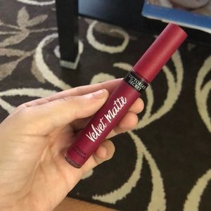 Matte lip gloss